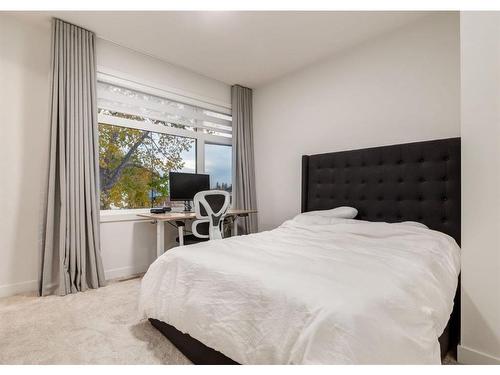 2024 22 Avenue Nw, Calgary, AB - Indoor Photo Showing Bedroom