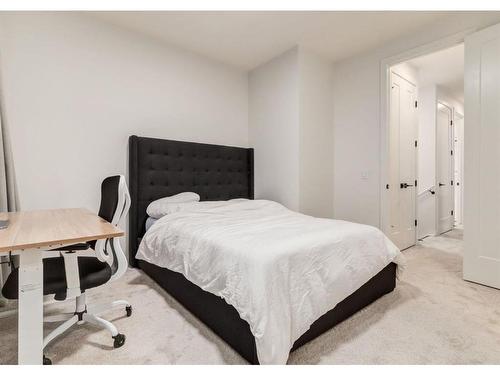 2024 22 Avenue Nw, Calgary, AB - Indoor Photo Showing Bedroom