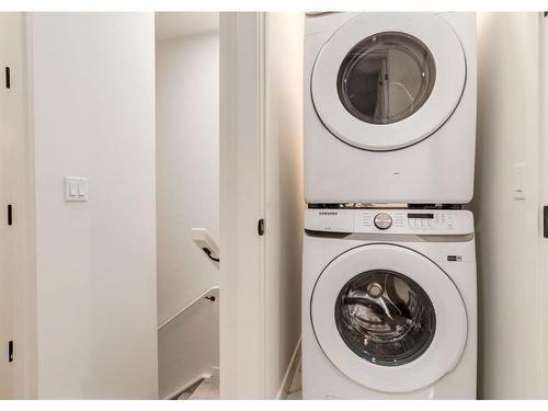 2024 22 Avenue Nw, Calgary, AB - Indoor Photo Showing Laundry Room