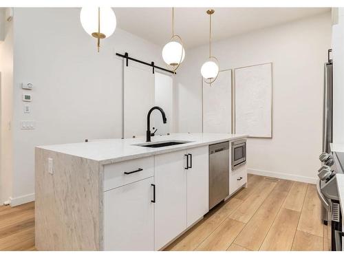 2024 22 Avenue Nw, Calgary, AB - Indoor Photo Showing Kitchen