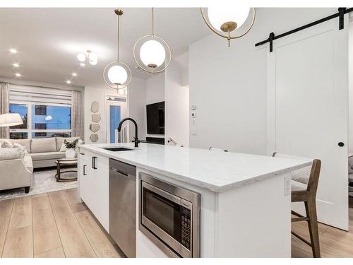 2024 22 Avenue Nw, Calgary, AB - Indoor Photo Showing Kitchen With Upgraded Kitchen