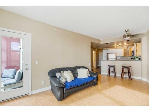 417-315 24 Avenue Sw, Calgary, AB - Indoor Photo Showing Living Room