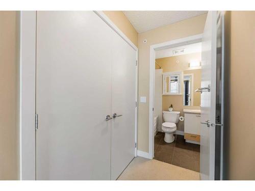 417-315 24 Avenue Sw, Calgary, AB - Indoor Photo Showing Bathroom