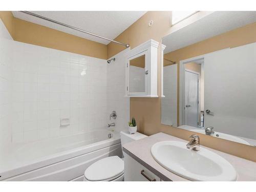 417-315 24 Avenue Sw, Calgary, AB - Indoor Photo Showing Bathroom