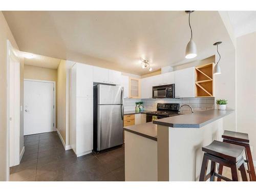 417-315 24 Avenue Sw, Calgary, AB - Indoor Photo Showing Kitchen