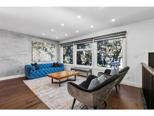 210 Canterbury Place Sw, Calgary, AB - Indoor Photo Showing Living Room