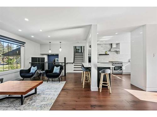 210 Canterbury Place Sw, Calgary, AB - Indoor Photo Showing Living Room