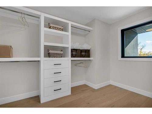 2334 Broadview Road Nw, Calgary, AB - Indoor With Storage