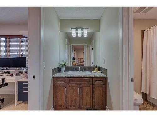 18 Silverado Ranch Way Sw, Calgary, AB - Indoor Photo Showing Bathroom