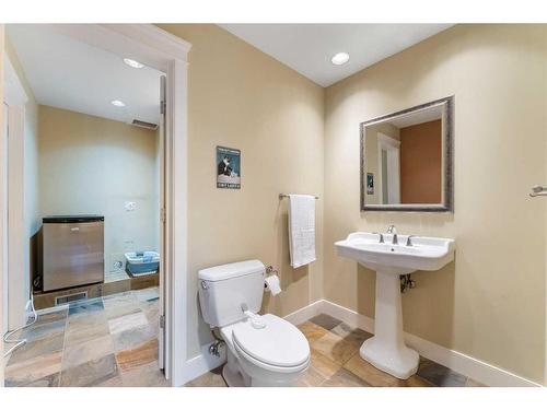 5227 Carney Road Nw, Calgary, AB - Indoor Photo Showing Bathroom