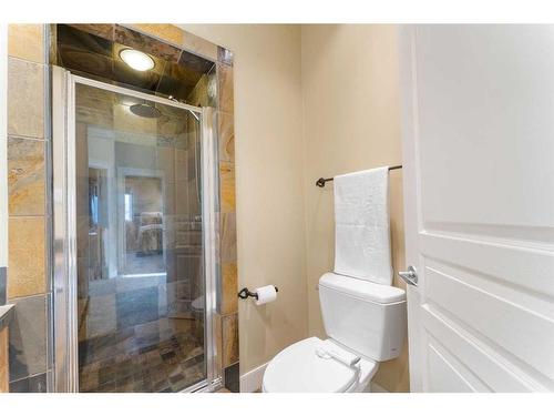 5227 Carney Road Nw, Calgary, AB - Indoor Photo Showing Bathroom