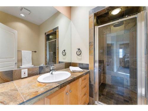 5227 Carney Road Nw, Calgary, AB - Indoor Photo Showing Bathroom