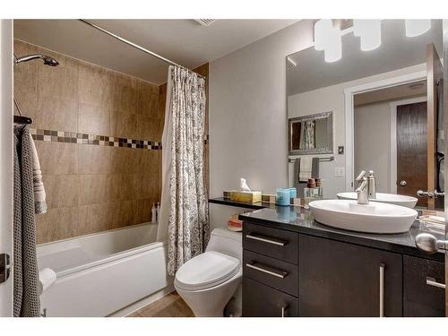 102-1931 25A Street Sw, Calgary, AB - Indoor Photo Showing Bathroom