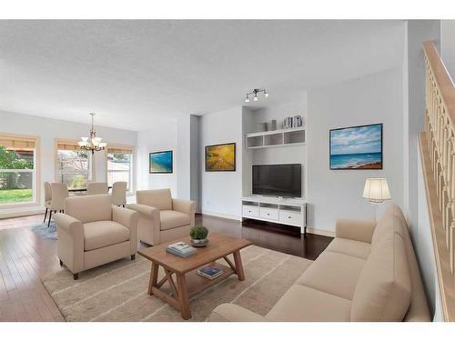 140 Kinlea Link Nw, Calgary, AB - Indoor Photo Showing Living Room