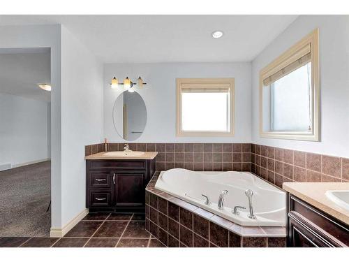 140 Kinlea Link Nw, Calgary, AB - Indoor Photo Showing Bathroom