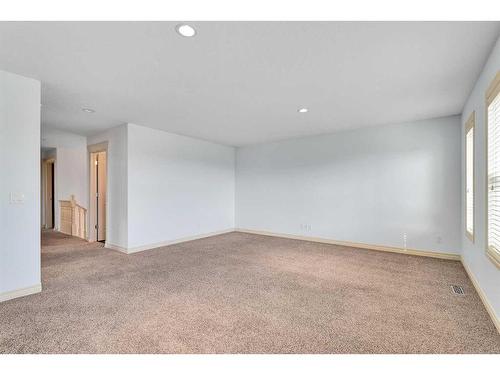 140 Kinlea Link Nw, Calgary, AB - Indoor Photo Showing Other Room