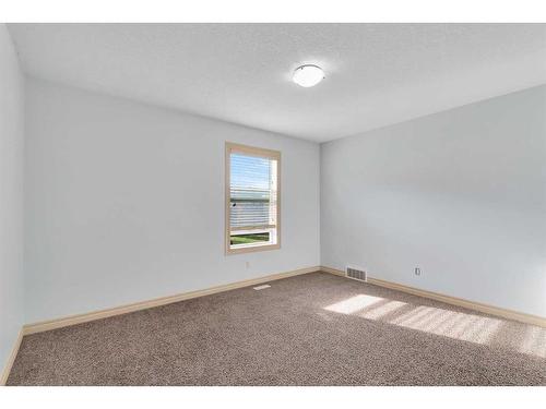 140 Kinlea Link Nw, Calgary, AB - Indoor Photo Showing Other Room