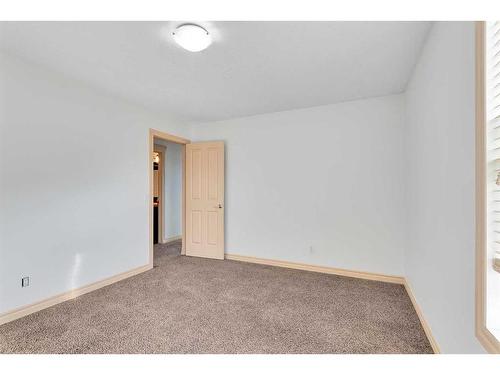 140 Kinlea Link Nw, Calgary, AB - Indoor Photo Showing Other Room