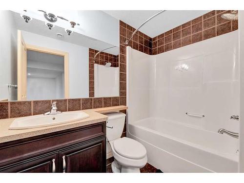 140 Kinlea Link Nw, Calgary, AB - Indoor Photo Showing Bathroom