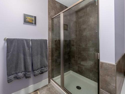 344 Quarry Park Boulevard Se, Calgary, AB - Indoor Photo Showing Bathroom