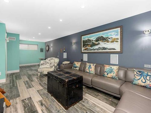 344 Quarry Park Boulevard Se, Calgary, AB - Indoor Photo Showing Living Room