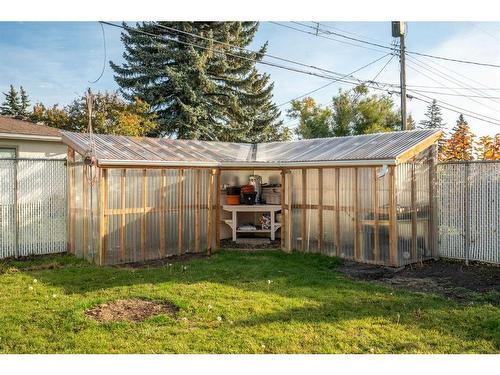 24 Trafford Place Nw, Calgary, AB - Outdoor