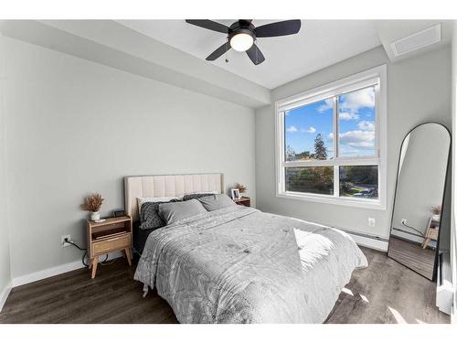 224-1605 17 Street Se, Calgary, AB - Indoor Photo Showing Bedroom