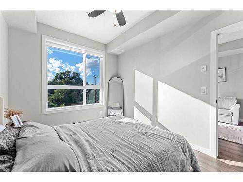 224-1605 17 Street Se, Calgary, AB - Indoor Photo Showing Bedroom