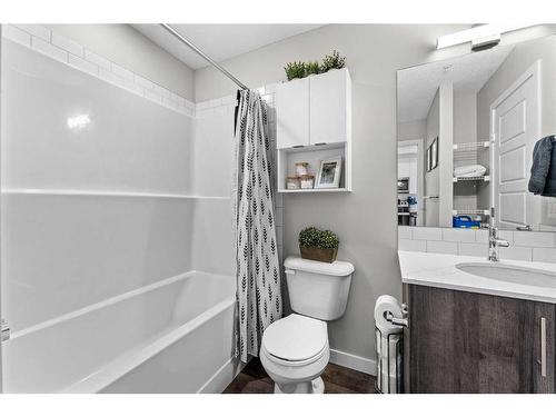 224-1605 17 Street Se, Calgary, AB - Indoor Photo Showing Bathroom