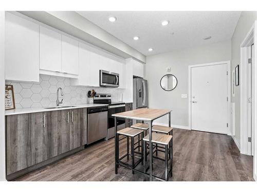 224-1605 17 Street Se, Calgary, AB - Indoor Photo Showing Kitchen With Stainless Steel Kitchen