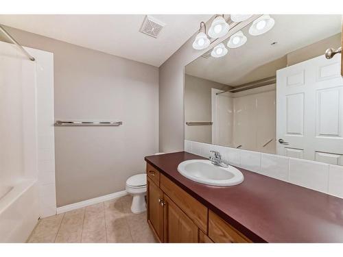 232-15 Everstone Drive Sw, Calgary, AB - Indoor Photo Showing Bathroom