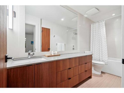 5-2200 Varsity Estates Drive Nw, Calgary, AB - Indoor Photo Showing Bathroom