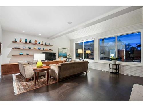 5-2200 Varsity Estates Drive Nw, Calgary, AB - Indoor Photo Showing Living Room