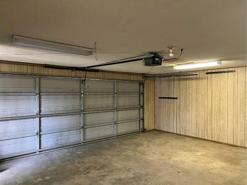 216 4 Avenue South, Vulcan, AB - Indoor Photo Showing Garage