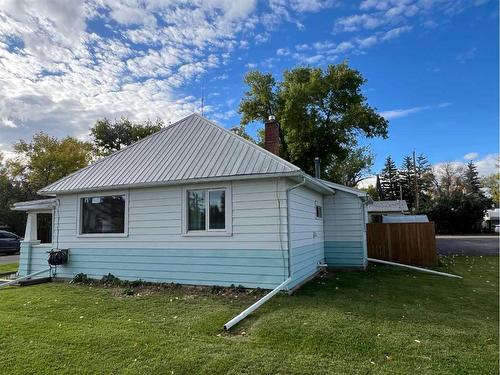 216 4 Avenue South, Vulcan, AB - Outdoor