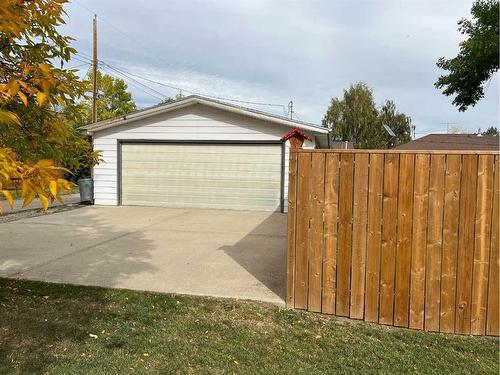 216 4 Avenue South, Vulcan, AB - Outdoor