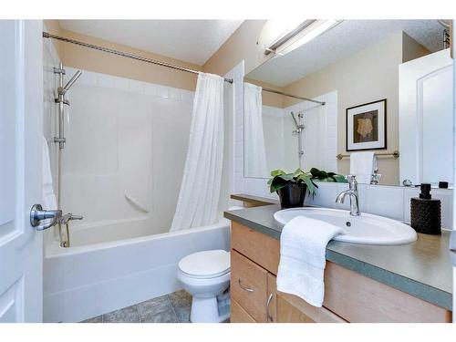 336-3111 34 Avenue Nw, Calgary, AB - Indoor Photo Showing Bathroom