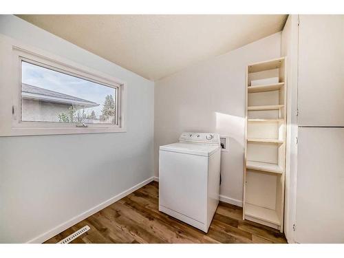 2116 8 Avenue Ne, Calgary, AB - Indoor Photo Showing Laundry Room