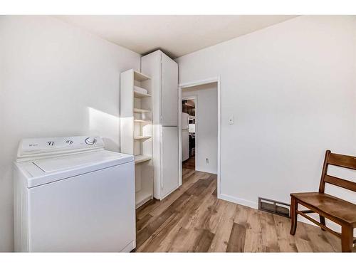 2116 8 Avenue Ne, Calgary, AB - Indoor Photo Showing Laundry Room