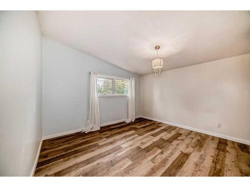 2116 8 Avenue Ne, Calgary, AB - Indoor Photo Showing Other Room