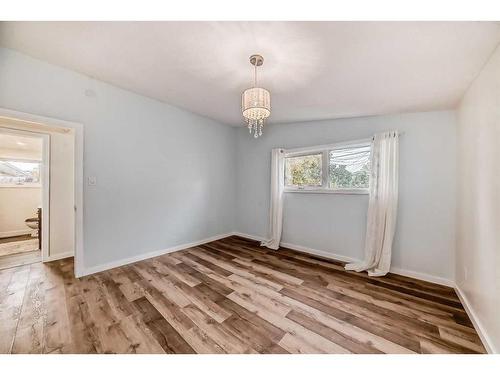 2116 8 Avenue Ne, Calgary, AB - Indoor Photo Showing Other Room