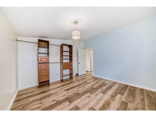 2116 8 Avenue Ne, Calgary, AB - Indoor Photo Showing Other Room