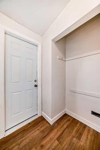 2116 8 Avenue Ne, Calgary, AB - Indoor Photo Showing Other Room