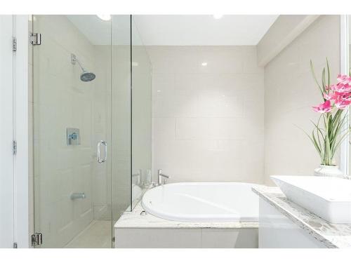 2623 Glenmount Drive Sw, Calgary, AB - Indoor Photo Showing Bathroom