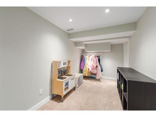 2623 Glenmount Drive Sw, Calgary, AB - Indoor Photo Showing Other Room