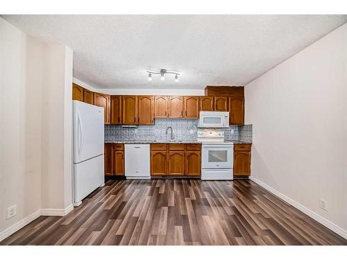 30-75 Templemont Way Ne, Calgary, AB - Indoor Photo Showing Kitchen