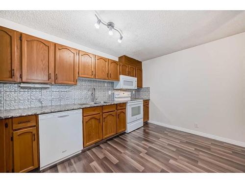 30-75 Templemont Way Ne, Calgary, AB - Indoor Photo Showing Kitchen