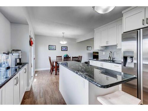 10304 8 Street Sw, Calgary, AB - Indoor Photo Showing Kitchen With Upgraded Kitchen