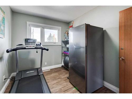 10304 8 Street Sw, Calgary, AB - Indoor Photo Showing Gym Room