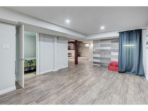 10304 8 Street Sw, Calgary, AB - Indoor